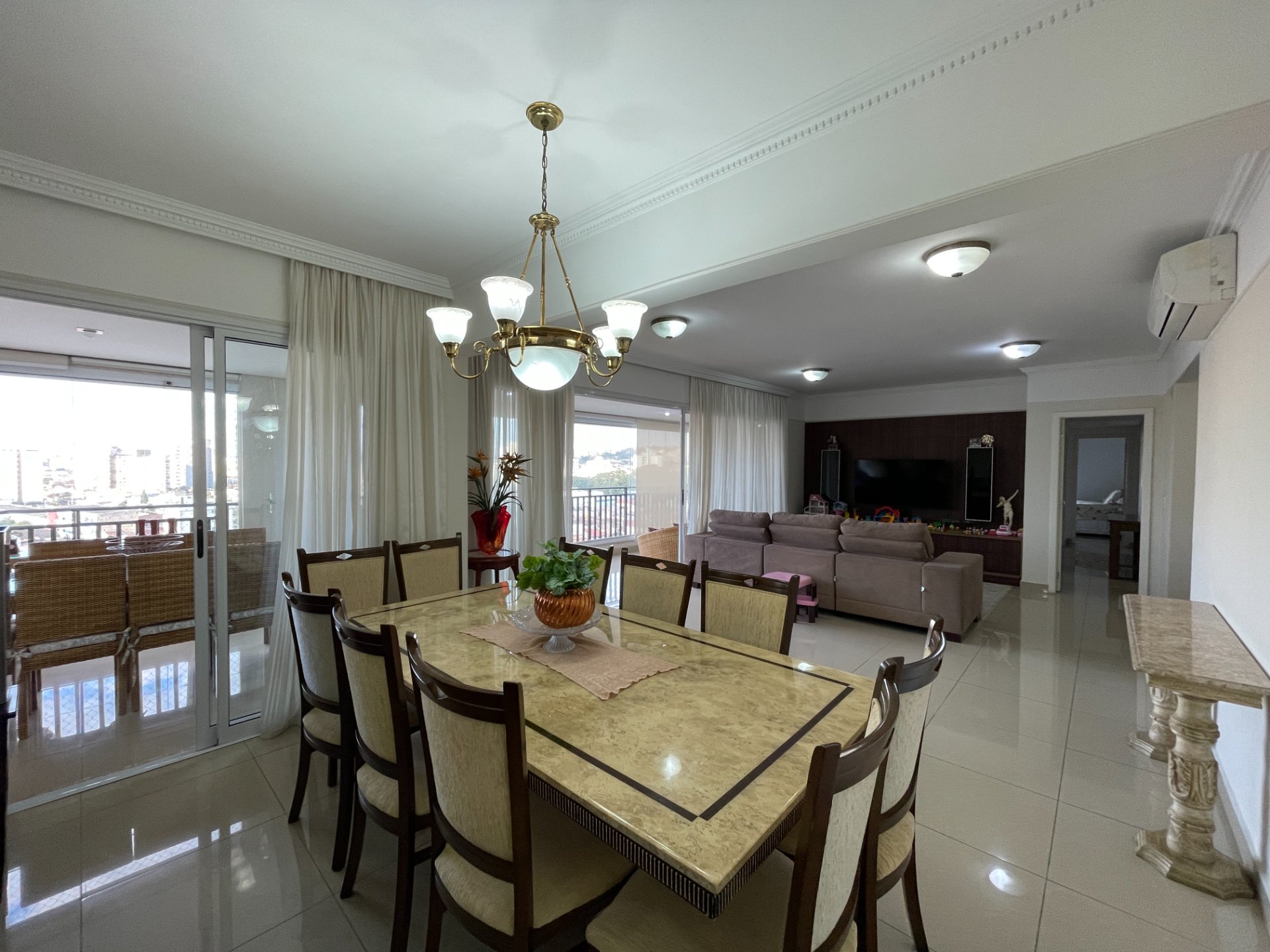 Apartamento com 3 dormitórios à venda, 196 m² por R$ 1.699.000,00 - Condomínio Varandas - Taubaté/SP